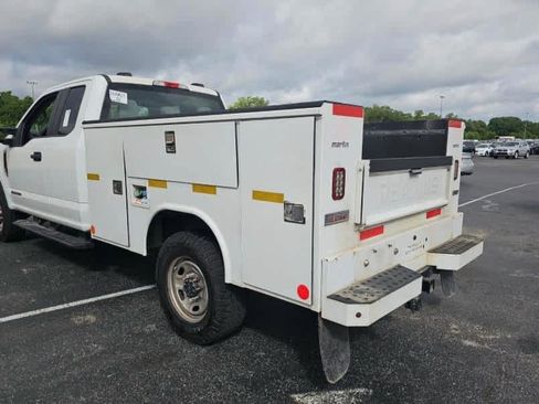 Used 2022 Ford F250 XL w/ Power Equipment Group AWD/4WD image 3