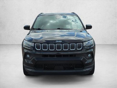 Used 2022 Jeep Compass Latitude w/ Convenience Group AWD/4WD image 2
