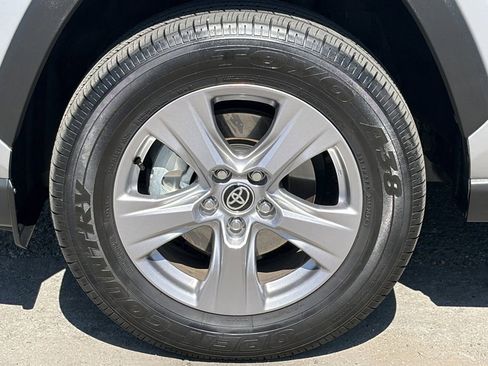Used 2025 Toyota RAV4 LE AWD/4WD image 8