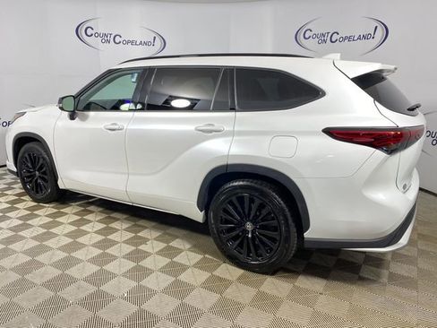 Used 2023 Toyota Highlander XSE AWD/4WD image 4