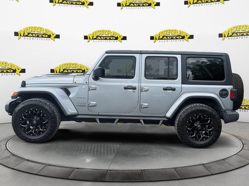 Used 2019 Jeep Wrangler Unlimited Sahara AWD/4WD image 2