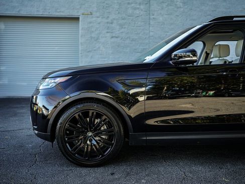 Used 2019 Land Rover Discovery HSE image 11