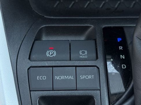 Used 2025 Toyota RAV4 XLE FWD image 20