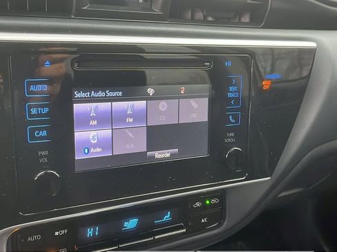 Used 2018 Toyota Corolla LE image 15