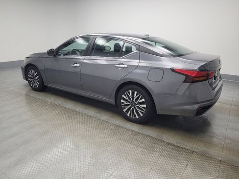 Used 2024 Nissan Altima 2.5 SV image 3