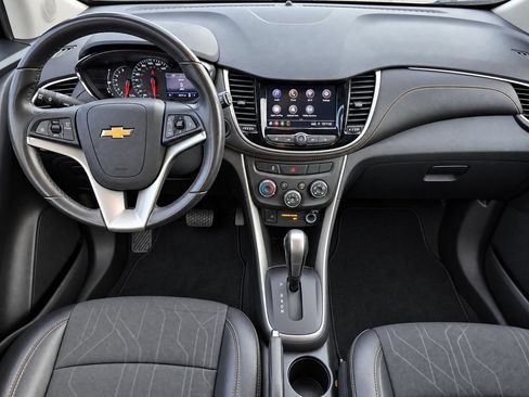 Used 2020 Chevrolet Trax LT w/ LT Convenience Package AWD/4WD image 34