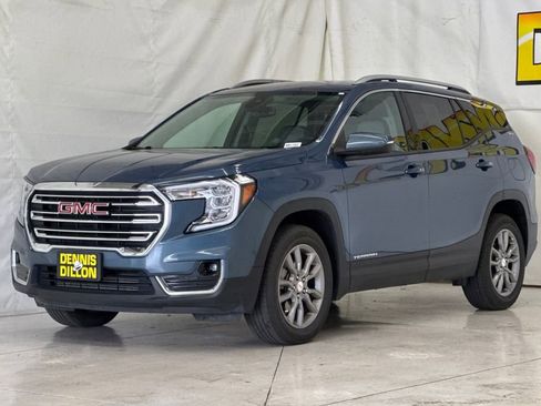Used 2024 GMC Terrain SLT image 8