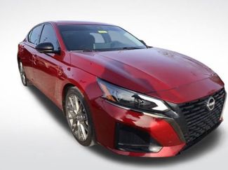 Used 2023 Nissan Altima 2.0 SR video 2