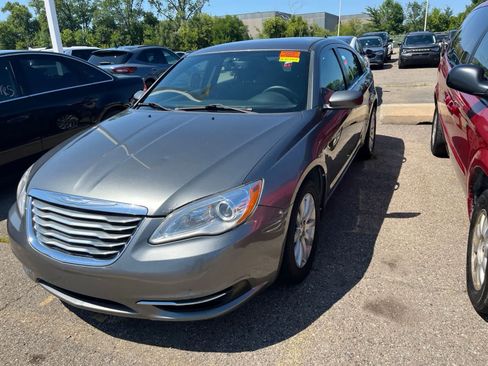 Used 2013 Chrysler 200 Touring w/ Cold Weather Group FWD image 5
