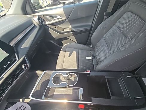 Used 2025 Chevrolet Equinox LT FWD image 22