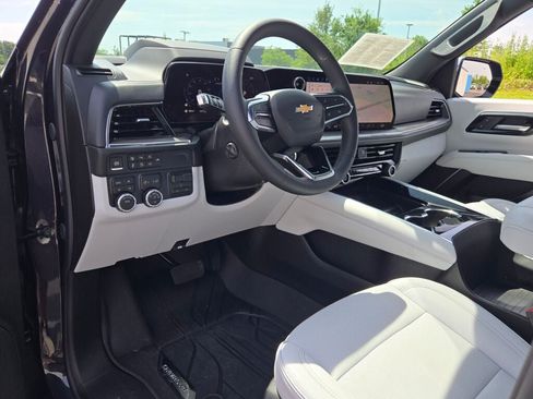 Used 2026 Chevrolet Suburban Premier AWD/4WD image 26