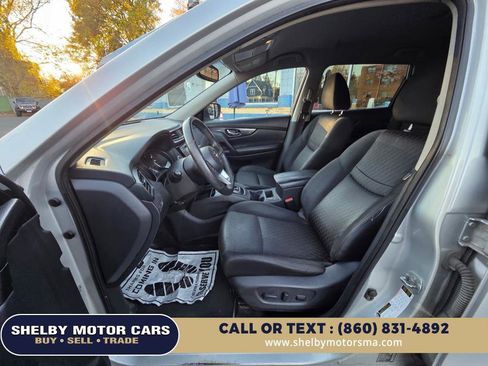 Used 2017 Nissan Rogue SV w/ SV Premium Package image 10