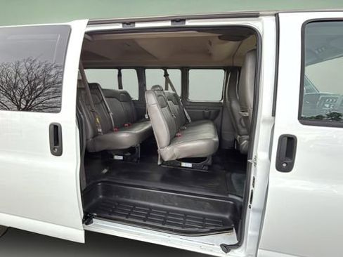 Used 2022 Chevrolet Express 3500 LS image 36
