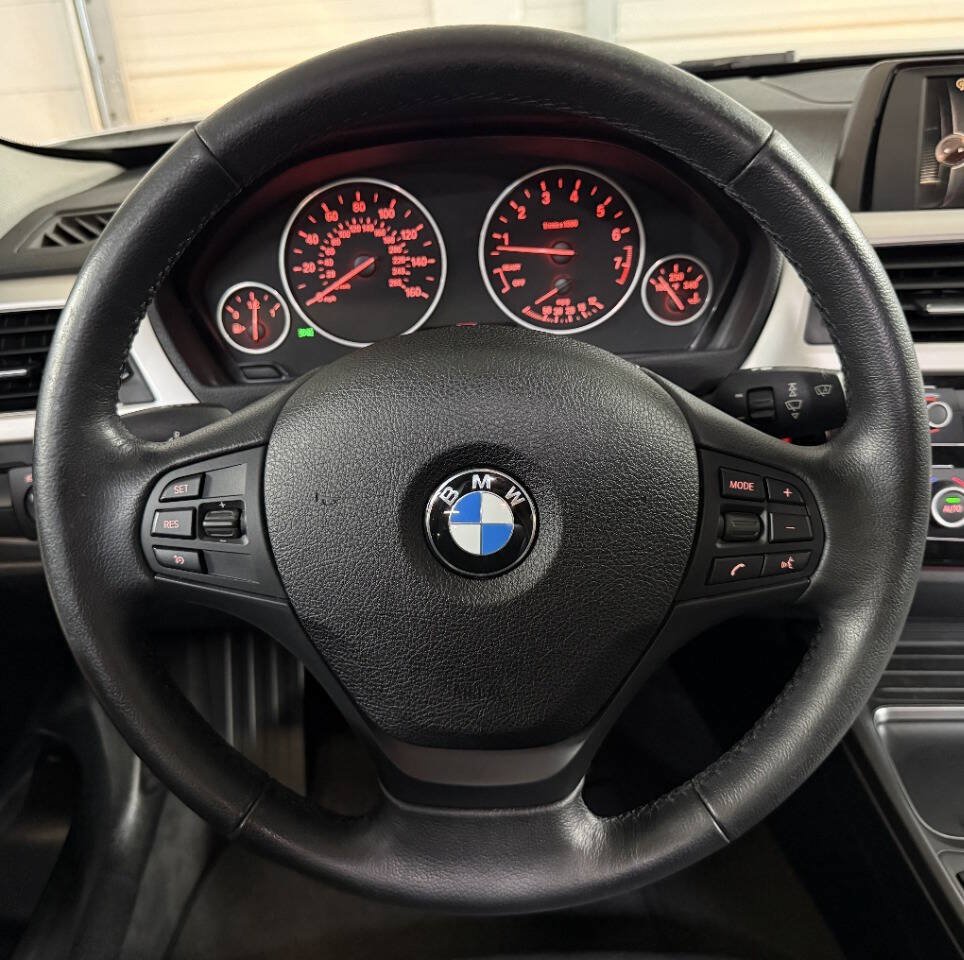 Used 2017 BMW 320i Sedan RWD image 12