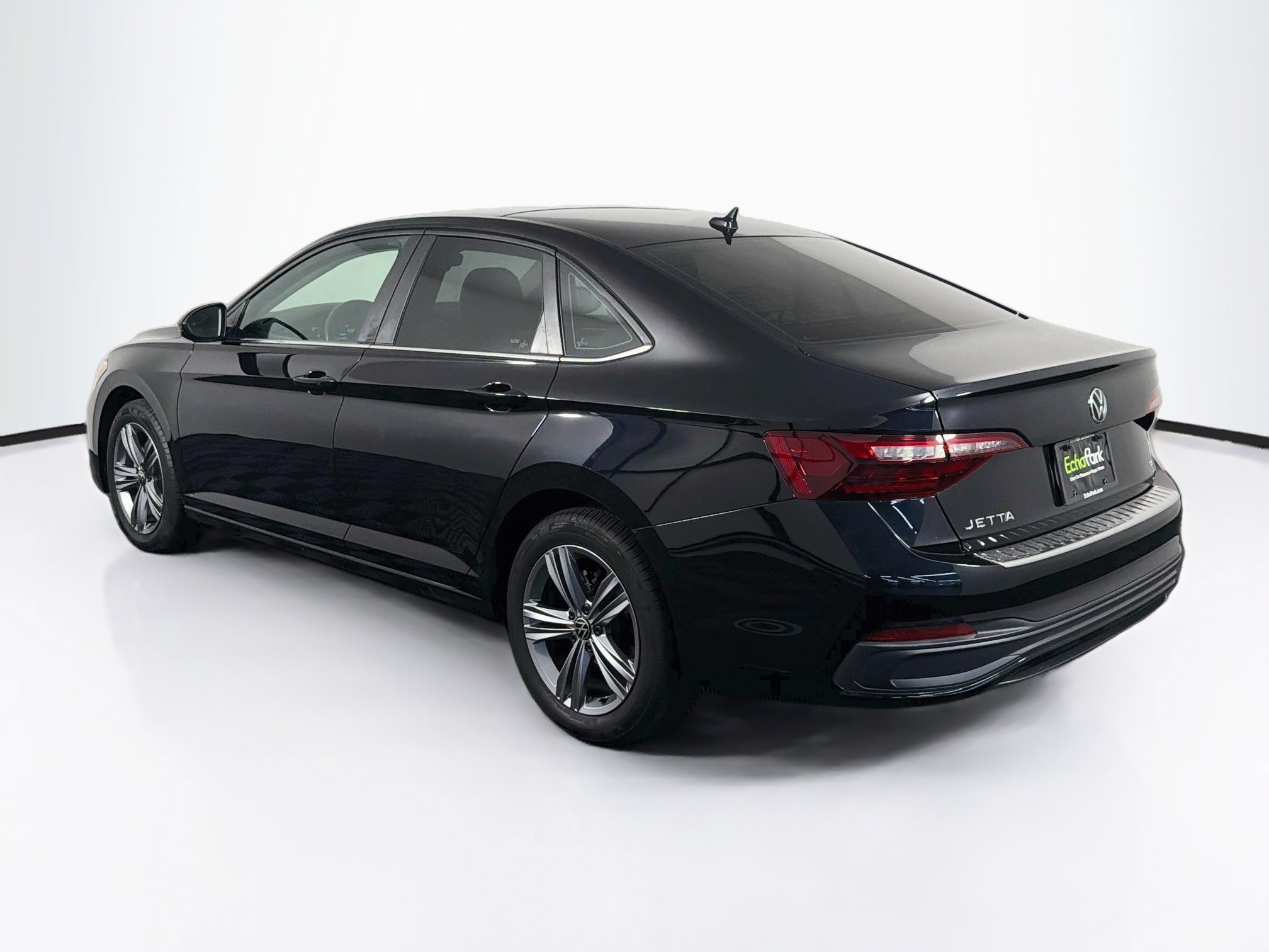 Used 2024 Volkswagen Jetta SE w/ Panoramic Sunroof Package FWD image 5