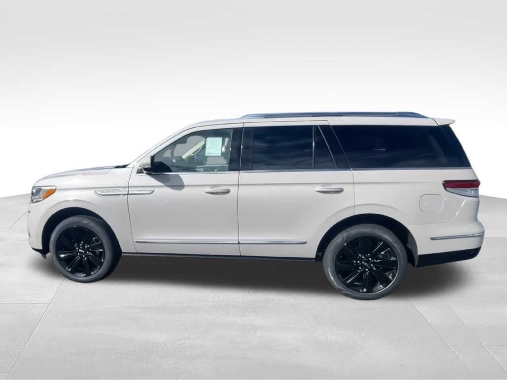Used 2024 Lincoln Navigator Reserve AWD/4WD image 5