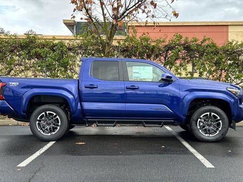 Certified 2025 Toyota Tacoma TRD Sport AWD/4WD image 4