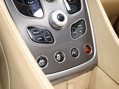 Used 2016 Aston Martin Vanquish Volante RWD image 36