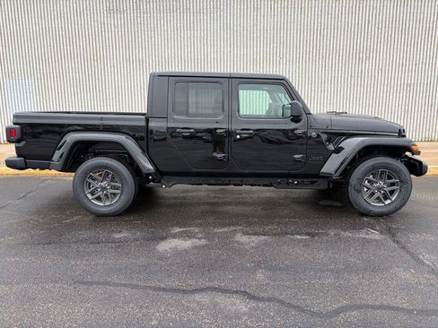 New 2026 Jeep Gladiator Sport AWD/4WD image 6
