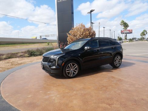 Used 2023 Cadillac XT4 Sport w/ Enhanced Visibility Package image 5