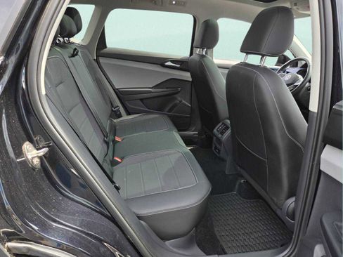 Used 2022 Volkswagen Taos SE image 16