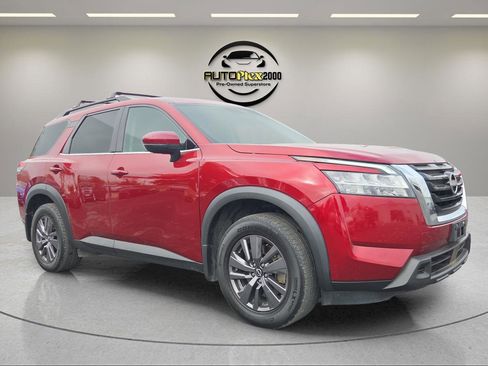 Used 2022 Nissan Pathfinder SV image 1