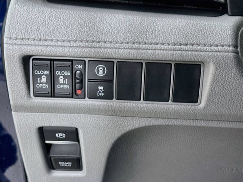 Used 2022 Honda Odyssey EX image 11