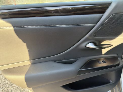 Used 2019 Lexus ES 300h w/ Premium Package FWD image 30