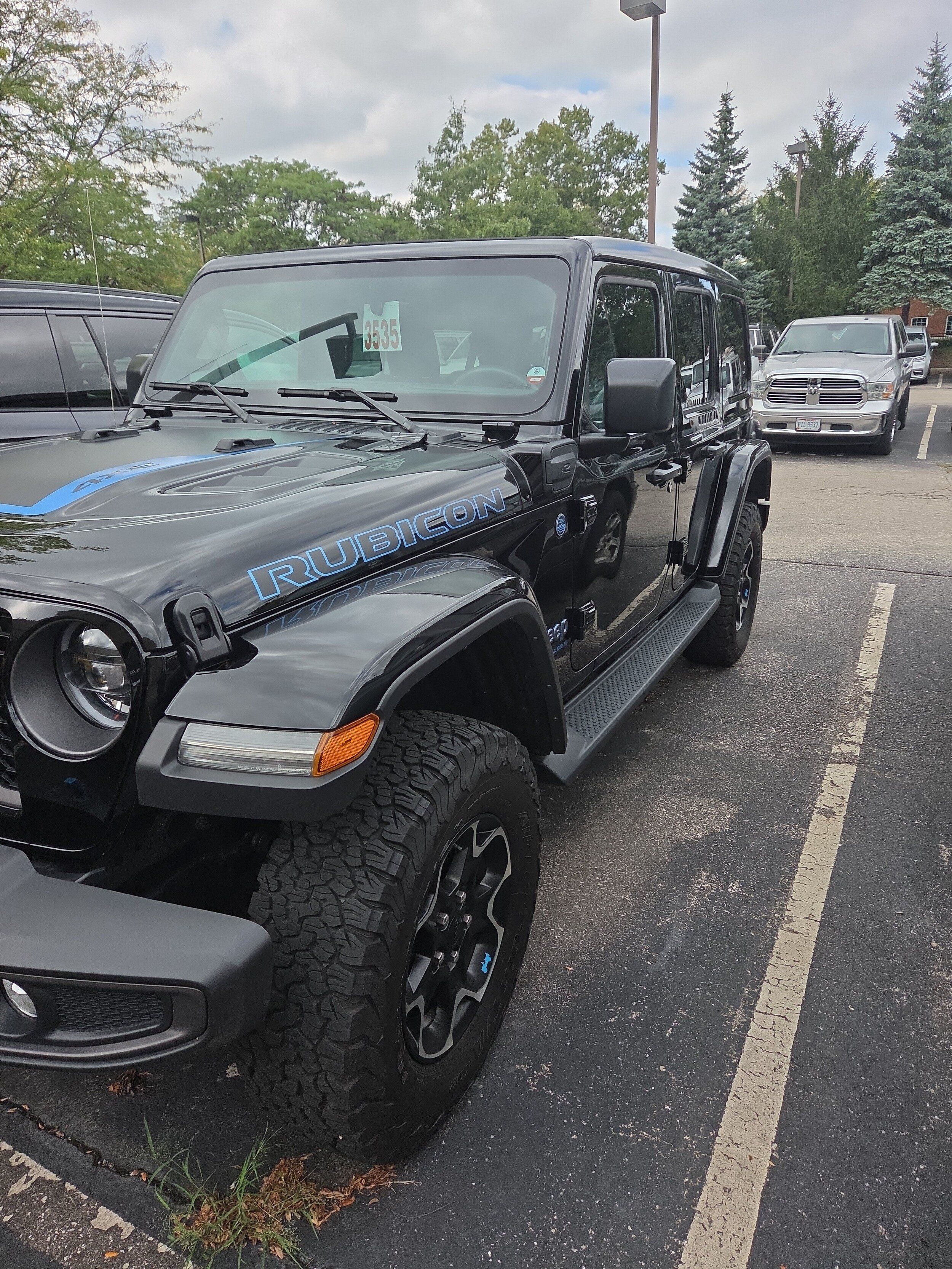 Used 2023 Jeep Wrangler Unlimited Rubicon 4xe w/ Cold Weather Group AWD/4WD image 2