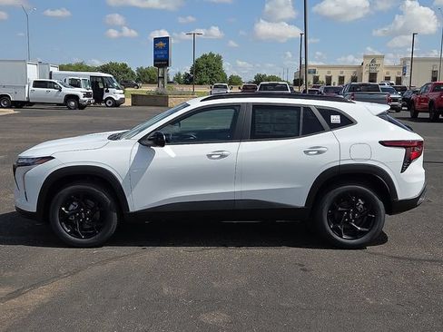 New 2026 Chevrolet Trax LT w/ Driver Confidence Package FWD image 2