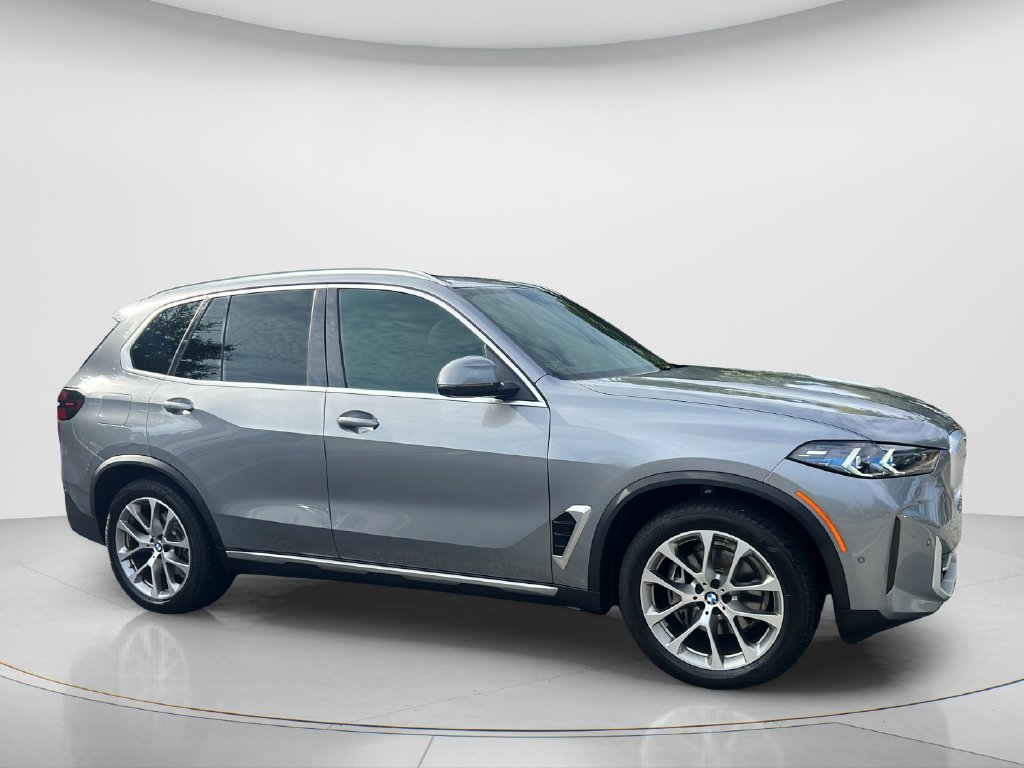 Certified 2024 BMW X5 xDrive40i w/ Premium Package AWD/4WD image 3