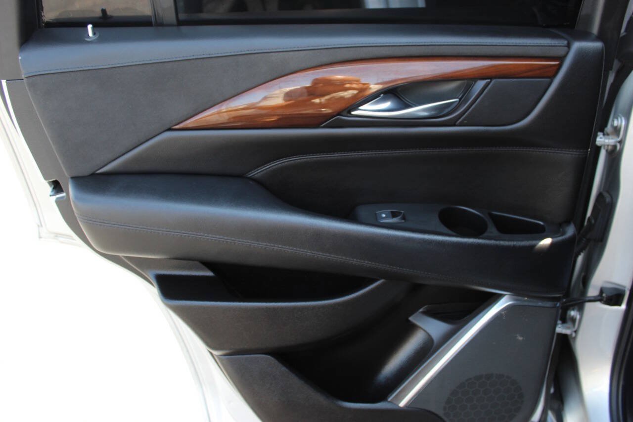 Used 2017 Cadillac Escalade Luxury AWD/4WD image 19
