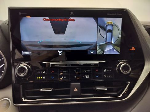 Used 2021 Toyota Highlander Platinum FWD image 17