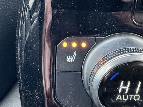 Used 2022 Toyota Highlander XLE image 24