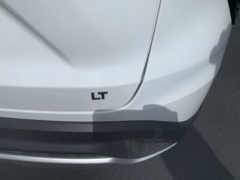 Used 2025 Chevrolet Trax LT w/ LT Convenience Package image 9