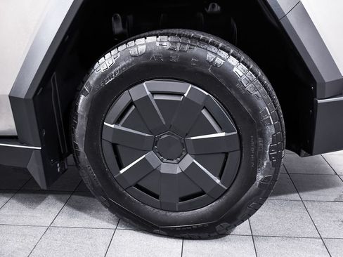 Used 2025 Tesla Cybertruck AWD Crew Cab image 7
