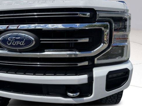 Used 2022 Ford F250 Platinum w/ FX4 Off-Road Package AWD/4WD image 13