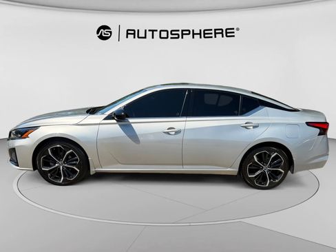Used 2023 Nissan Altima 2.5 SR w/ SR Premium Package FWD image 5