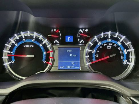 Used 2018 Toyota 4Runner TRD Off-Road w/ TRD Performance Package AWD/4WD image 12