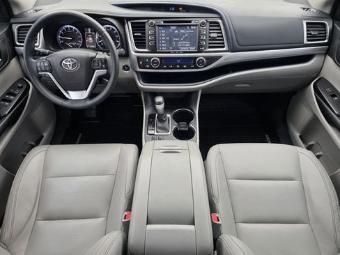 Used 2016 Toyota Highlander XLE FWD image 24