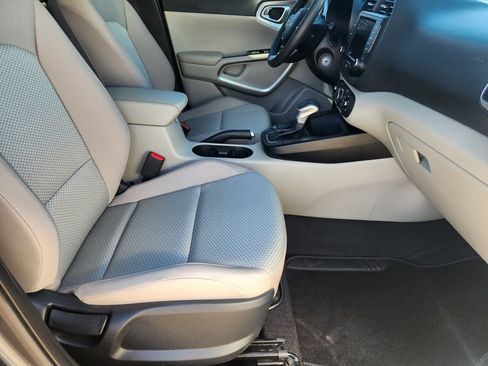 Certified 2024 Kia Soul LX FWD image 16