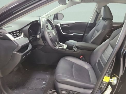 Used 2021 Toyota RAV4 XLE Premium AWD/4WD image 21