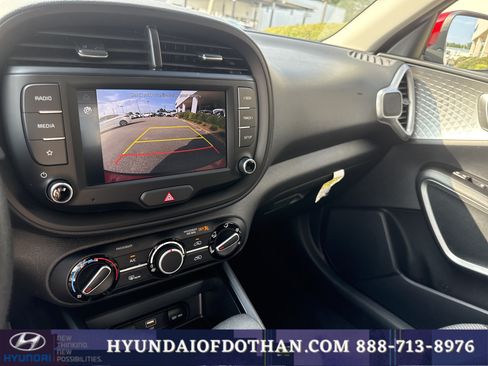 Used 2025 Kia Soul LX w/ LX Technology Package FWD image 9