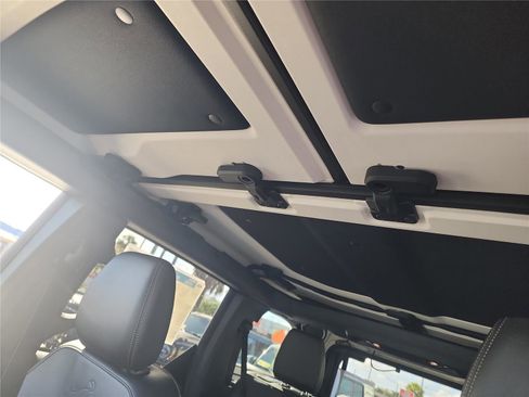 New 2026 Ford Bronco Badlands image 16