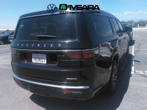 Used 2024 Jeep Wagoneer L Series II w/ Flexible Seating Group AWD/4WD image 3
