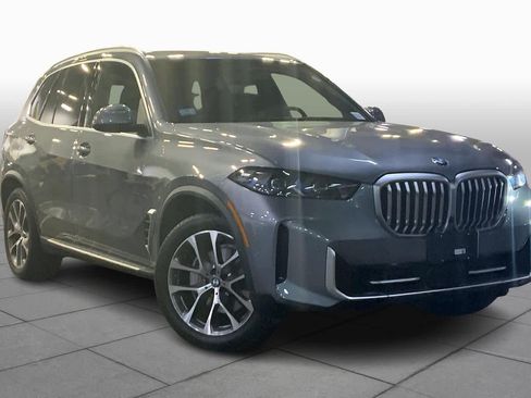 Used 2024 BMW X5 xDrive40i w/ Premium Package image 2