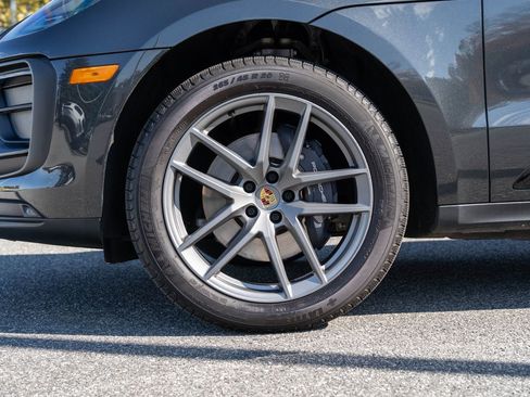 Certified 2025 Porsche Macan image 11