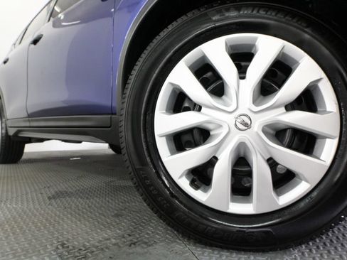 Used 2018 Nissan Rogue S AWD/4WD image 16