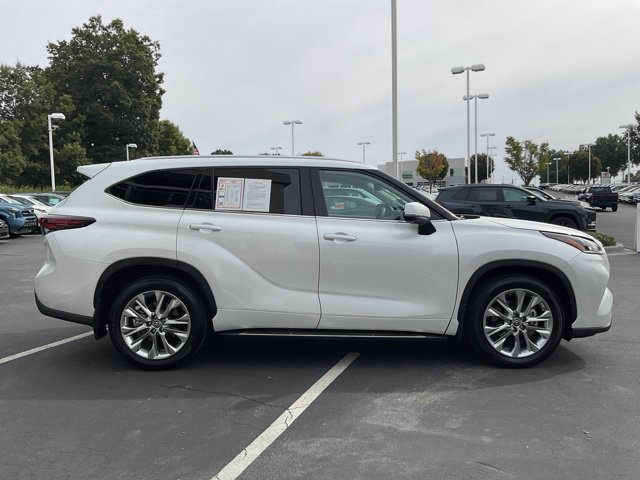 Used 2024 Toyota Highlander Limited AWD/4WD image 7