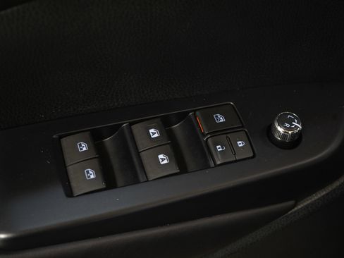 Used 2019 Toyota Highlander SE image 26